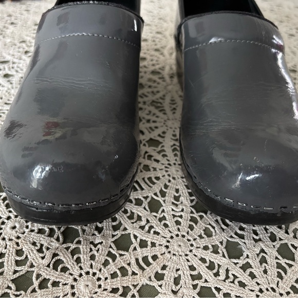 Sanita Gray patent leather clogs size 38 (7 to 7.5 US) Preloved. - Picture 7 of 11